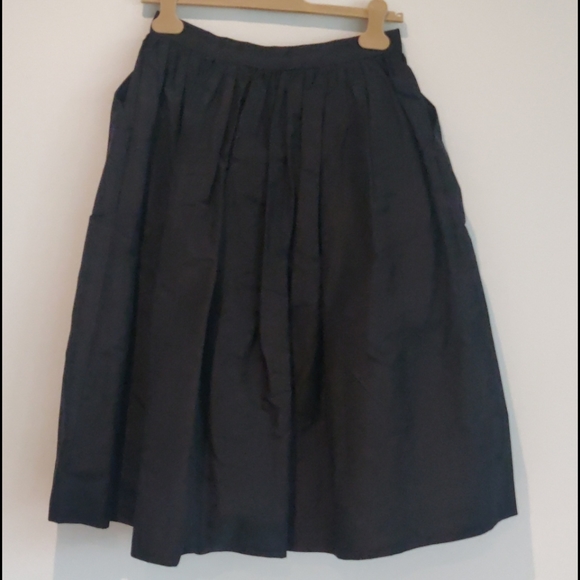 Midi Length Balloon style skirt - Picture 5 of 8